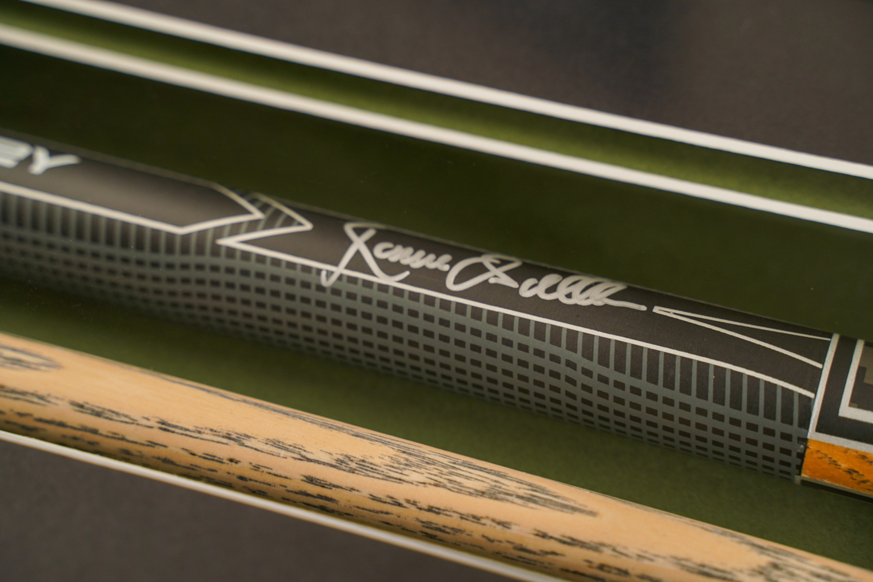 Win Signed Ronnie O'Sullivan Snooker Cue Display from Ur Point - Free entry UK competition